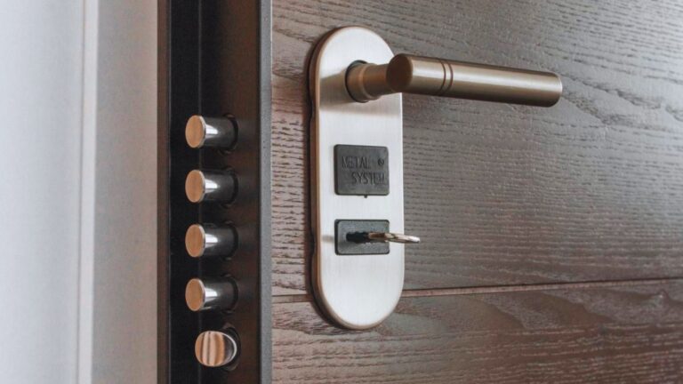 Need a Locksmith in Miami? Here's How to Choose the Right One | Express Locksmith Gold Coast